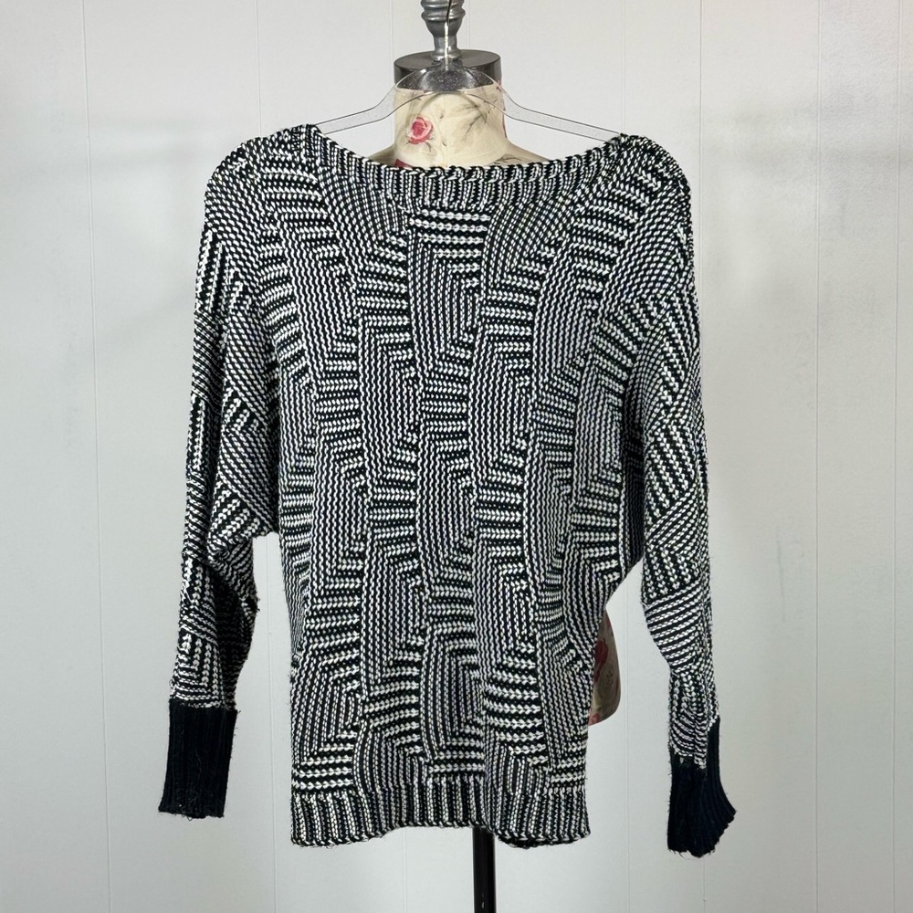 Diva Design batwing sleeves sweater, size L
